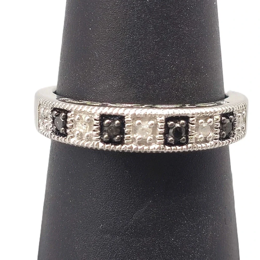 .925 SILVER .12CT BLACK & WHITE DIAMOND RING SIZE 7 3.3G (GNH022612)
